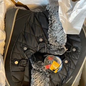 New Women’s 9 Columbia Heavenly Shorty boot